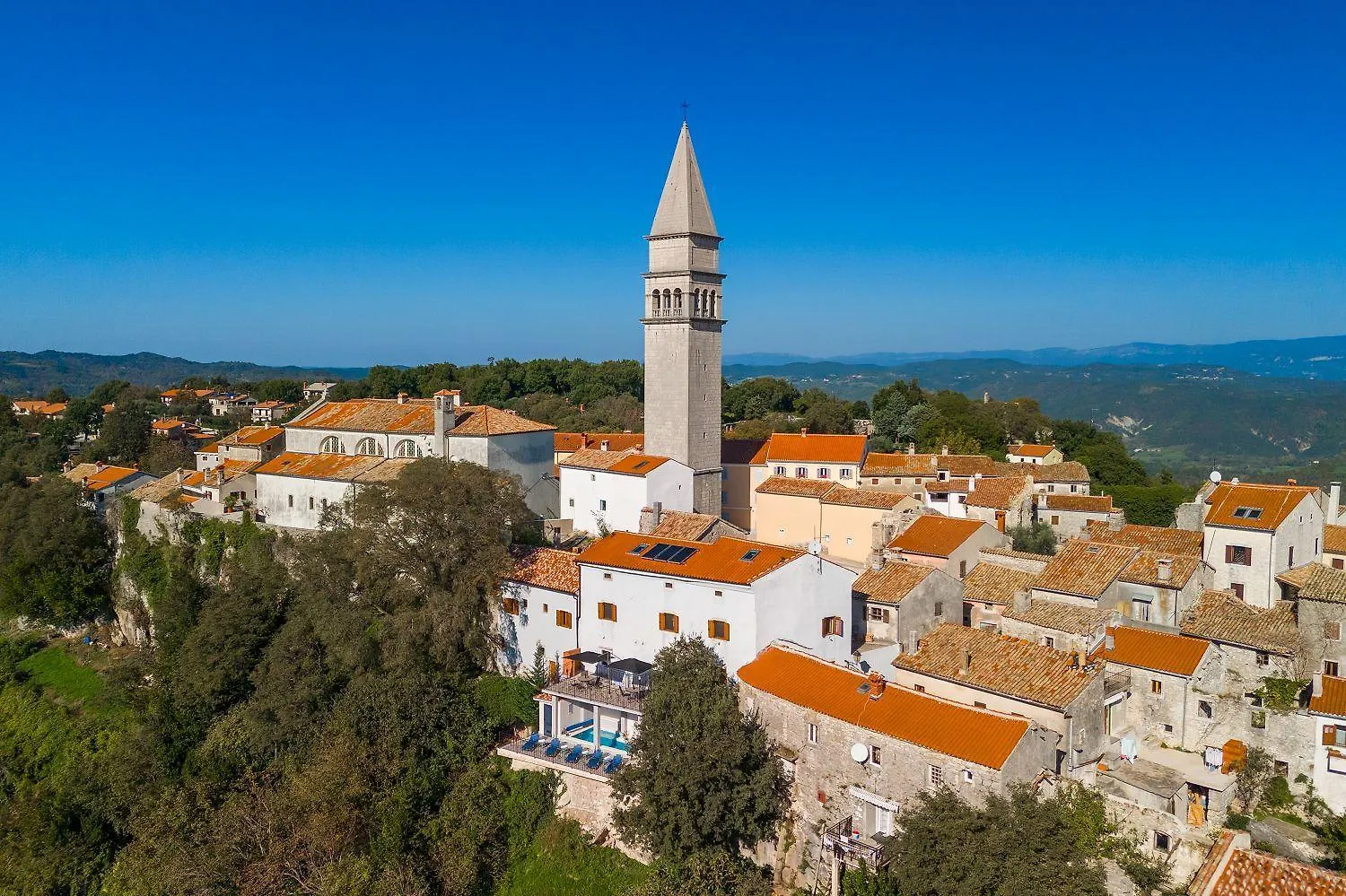 Mediterranes Apartment Mit Panoramablick, Pool, Privatparkplatz, Grill Pazin 0*,  Hırvatistan