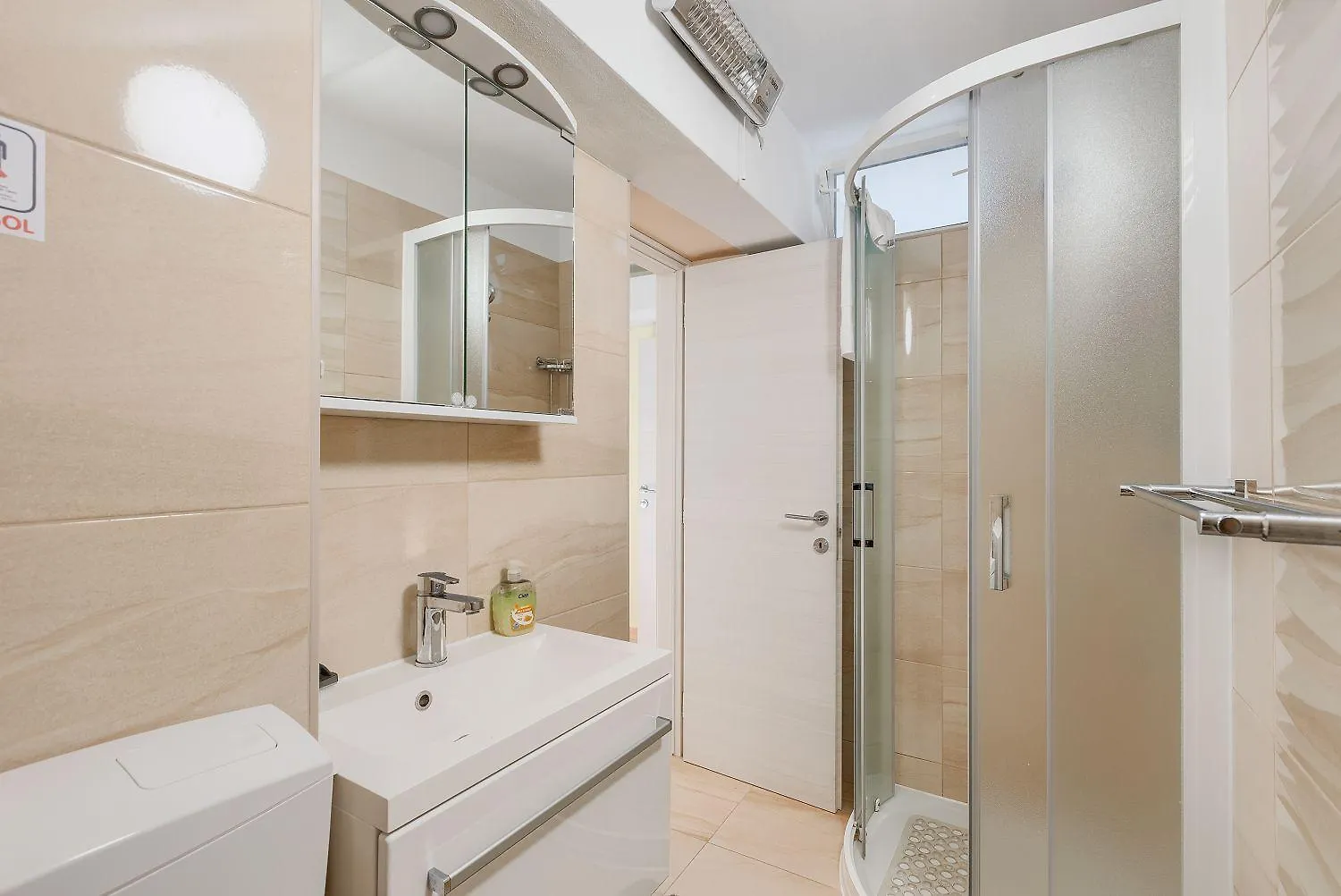 Mediterranes Apartment Mit Panoramablick, Pool, Privatparkplatz, Grill Pazin
