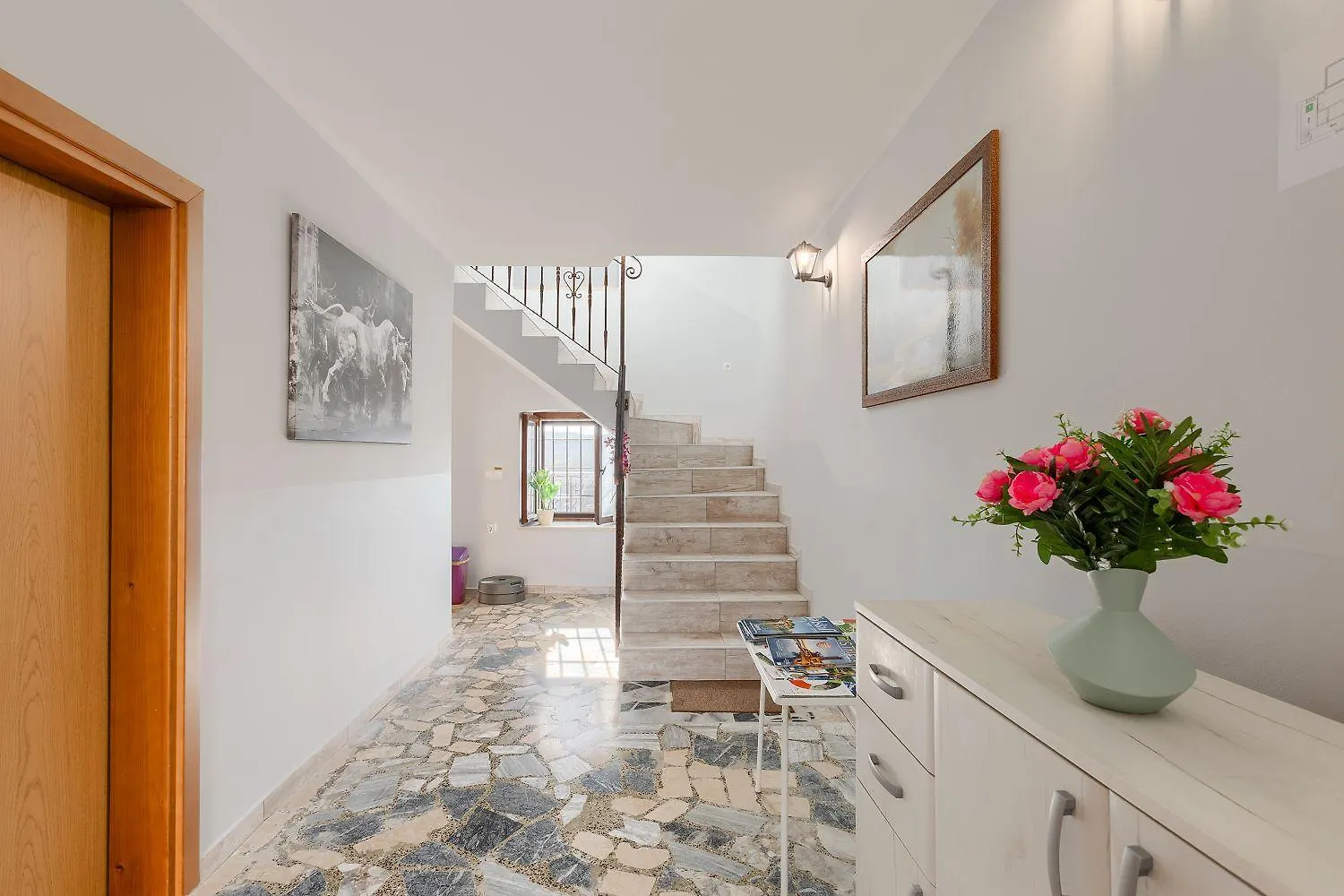 Mediterranes Apartment Mit Panoramablick, Pool, Privatparkplatz, Grill Pazin