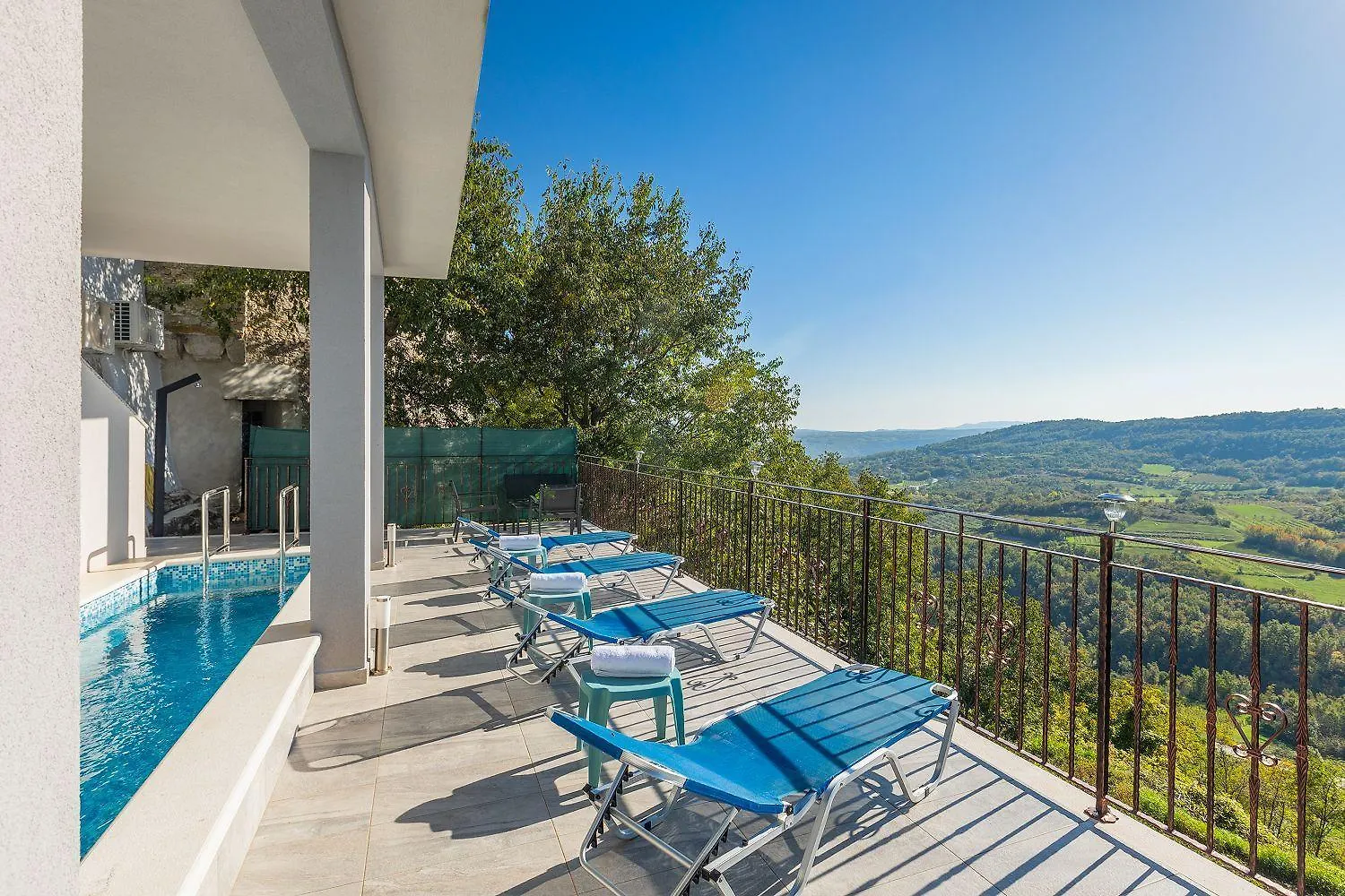 Mediterranes Apartment Mit Panoramablick, Pool, Privatparkplatz, Grill Pazin