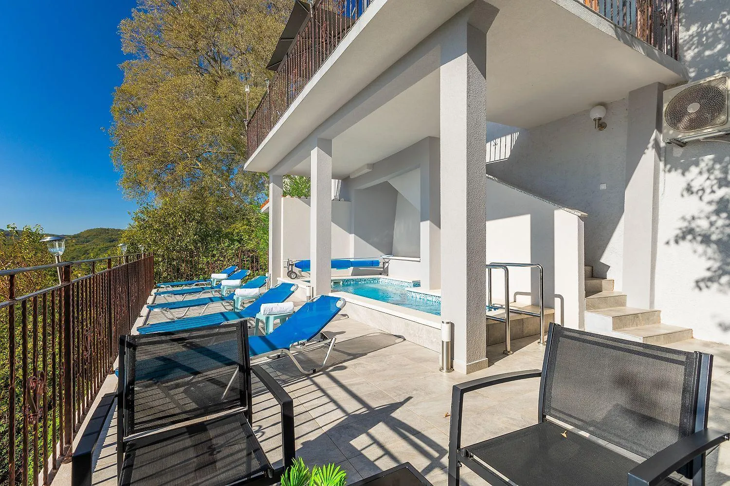 Mediterranes Apartment Mit Panoramablick, Pool, Privatparkplatz, Grill